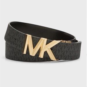 Michael Kors
MK Logo Reversible Black Leather Belt size M